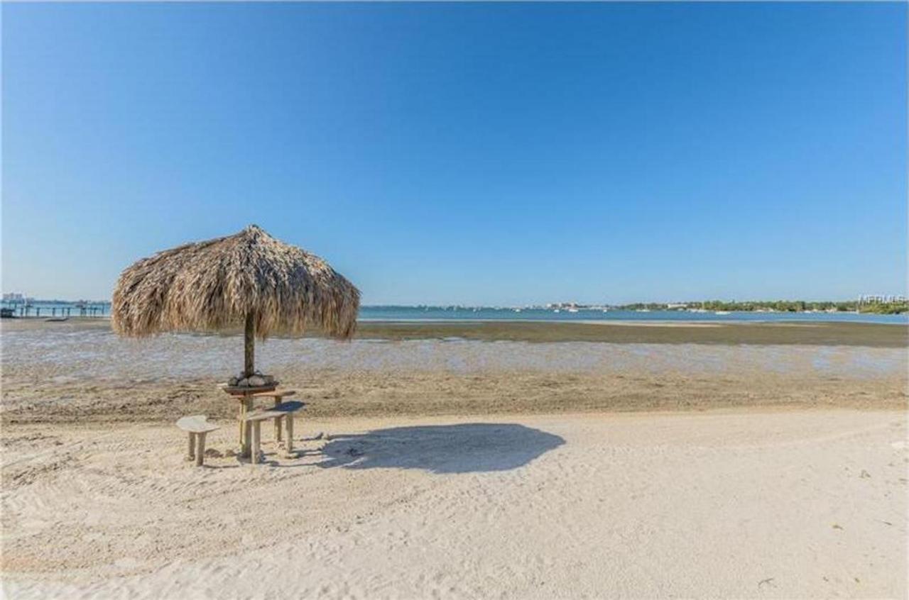 Two Bedroom Two Bath Family Condo - Sleeps Four - Unit B - Private Beach Сент-Питерсберг Экстерьер фото